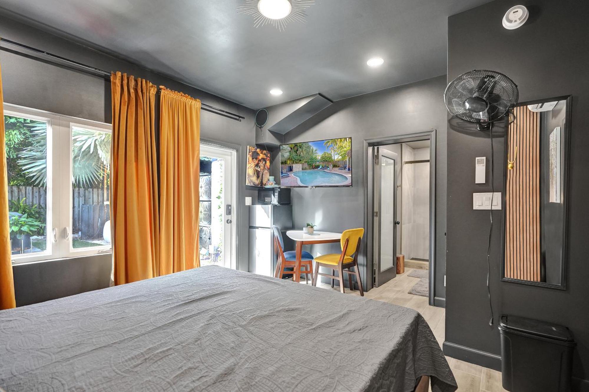 Guest house Kiki 4 - Men's Clothing Optional Fort Lauderdale