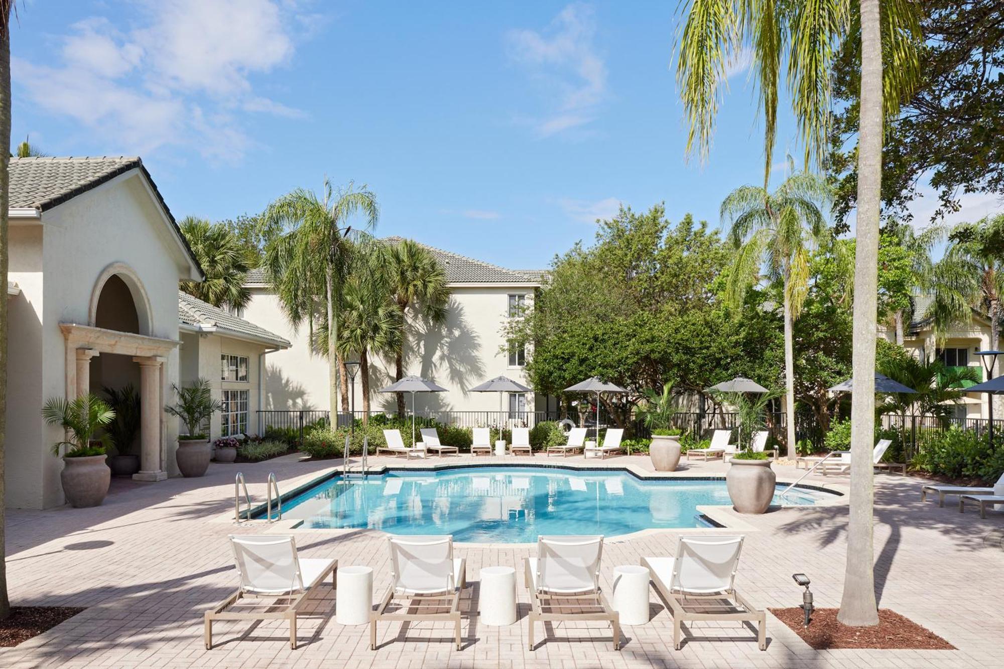 Apartment Stunning Centrally Located At New River Cove In South Florida