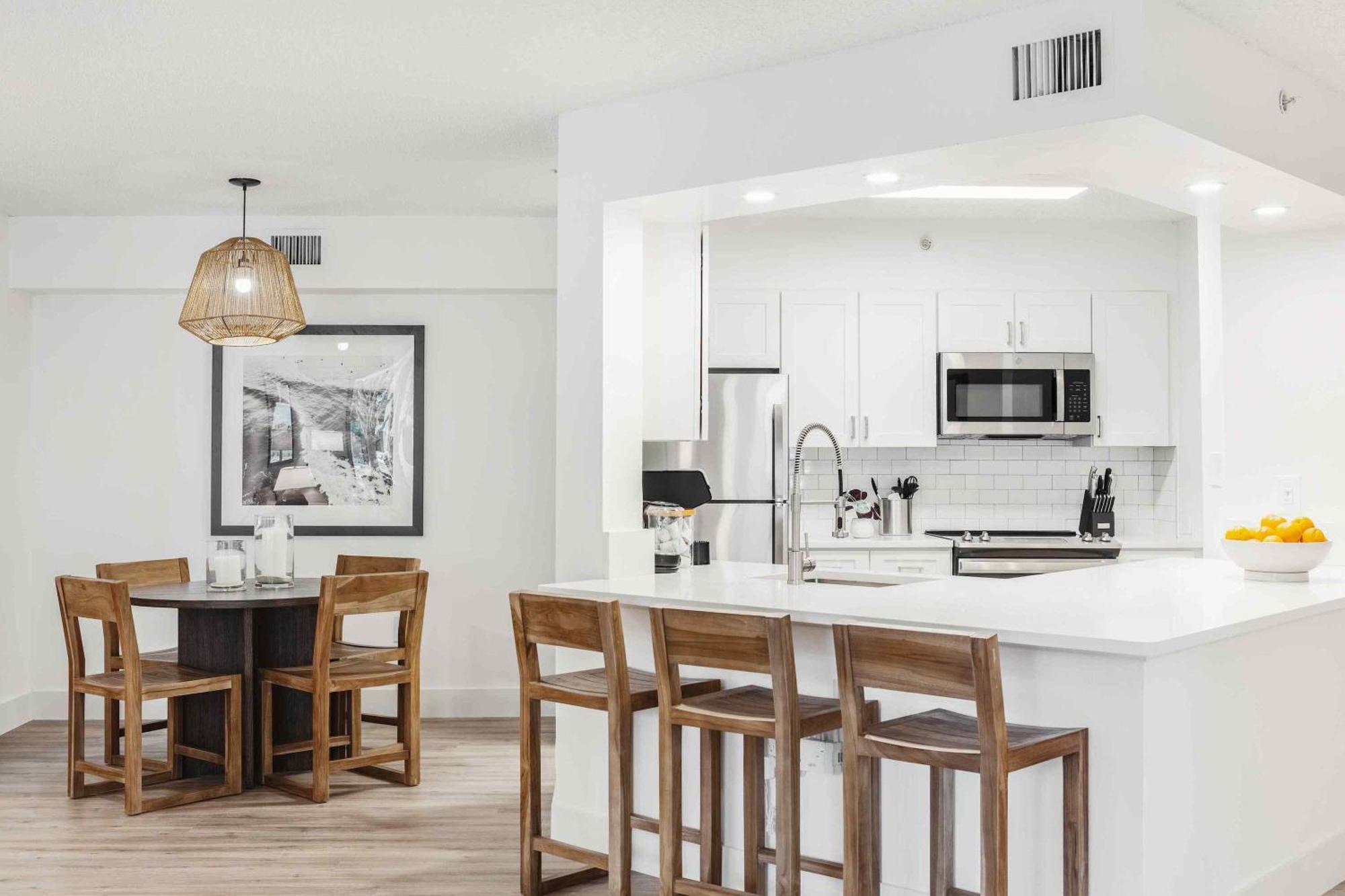 Apartment Stunning Centrally Located At New River Cove In South Florida