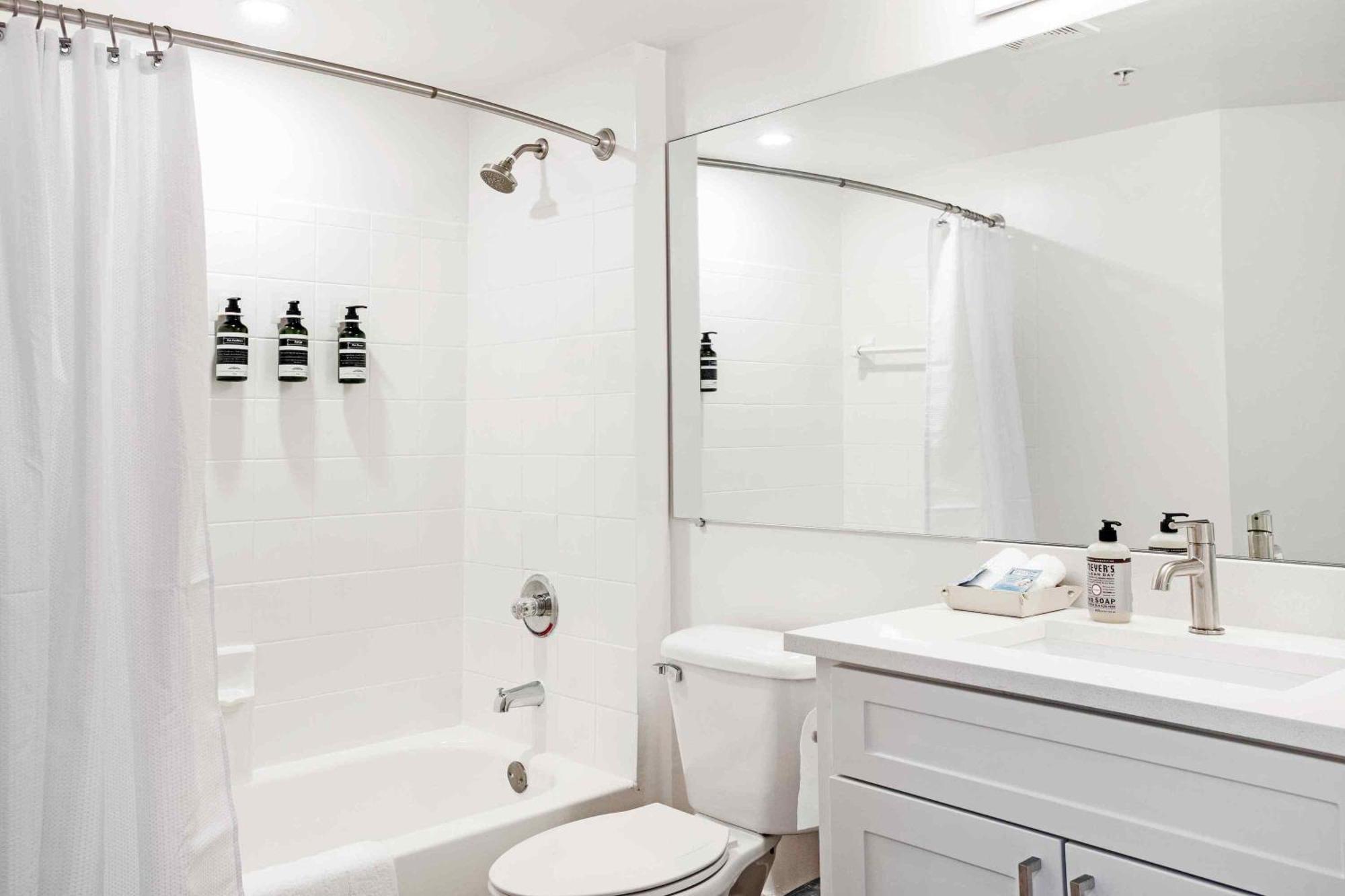 Stunning Centrally Located At New River Cove In South Florida Apartment Fort Lauderdale