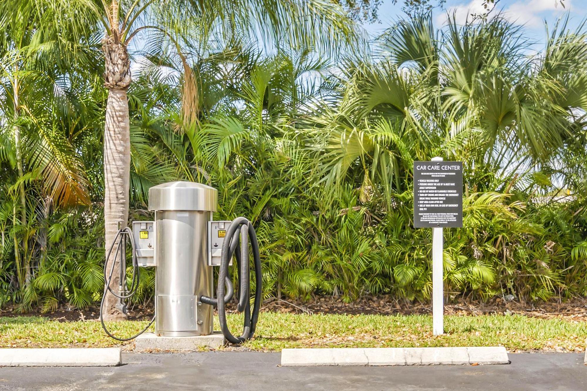 Stunning Centrally Located At New River Cove In South Florida *