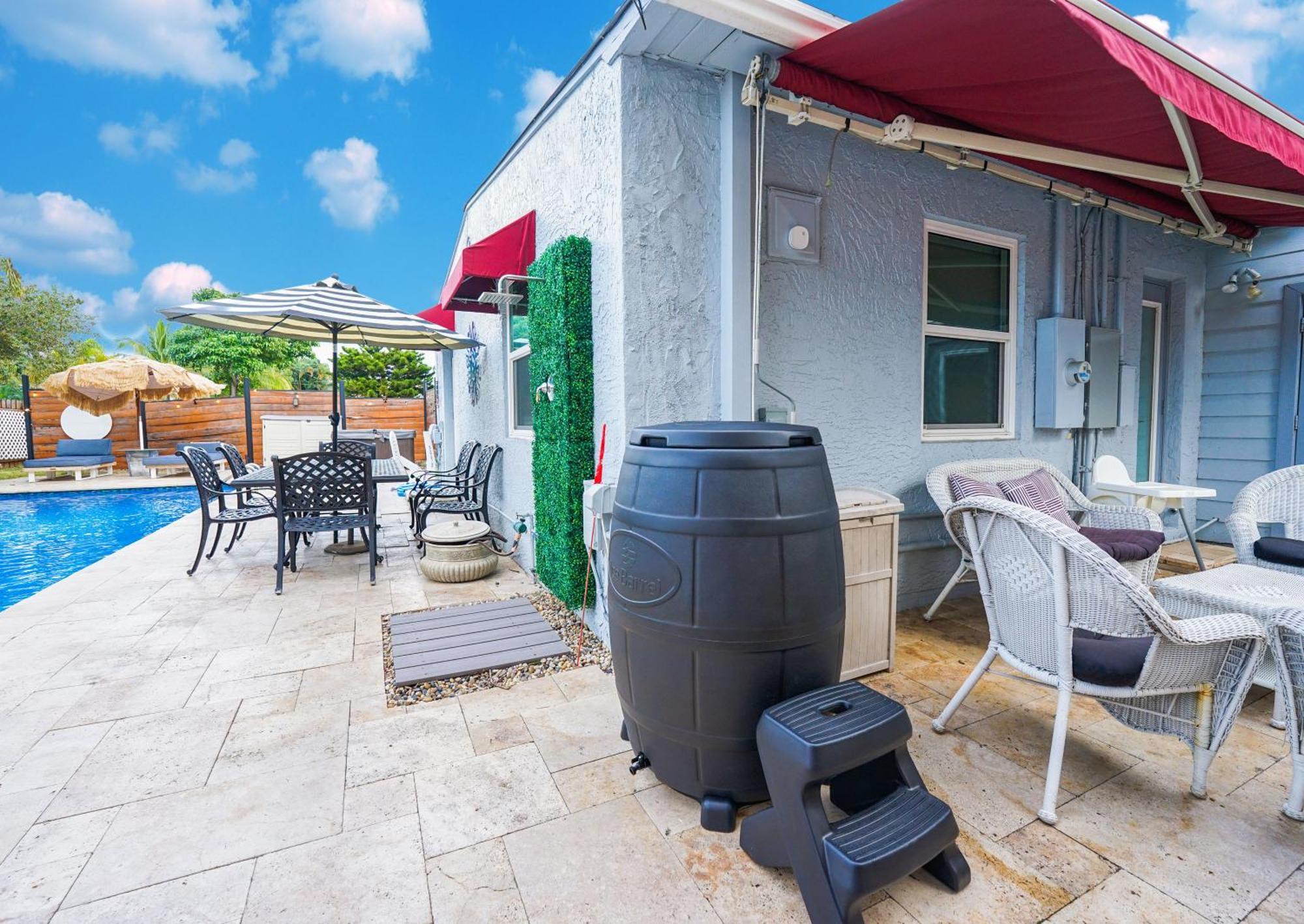 Palms Retreat! Giant Heated Pool-hottub-firepit-5min2beach-pets-ev Chgr Villa Fort Lauderdale