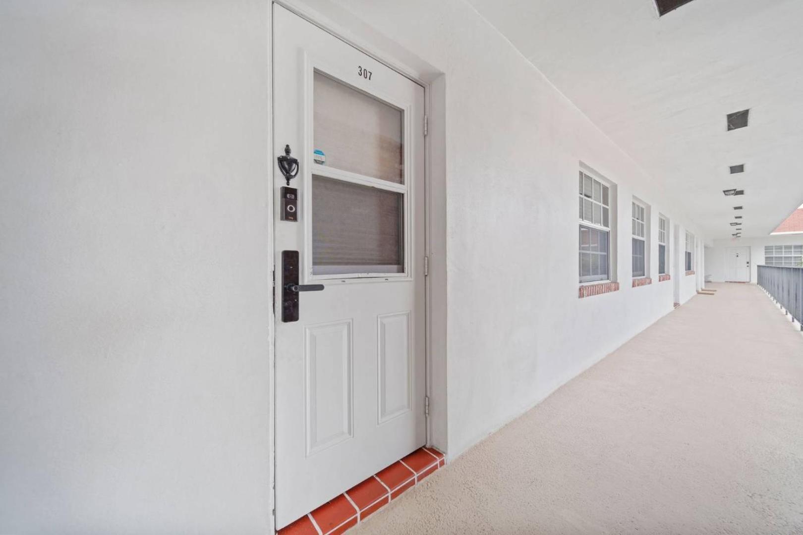 Luxe 2br Escape Lauderdale Apartment *