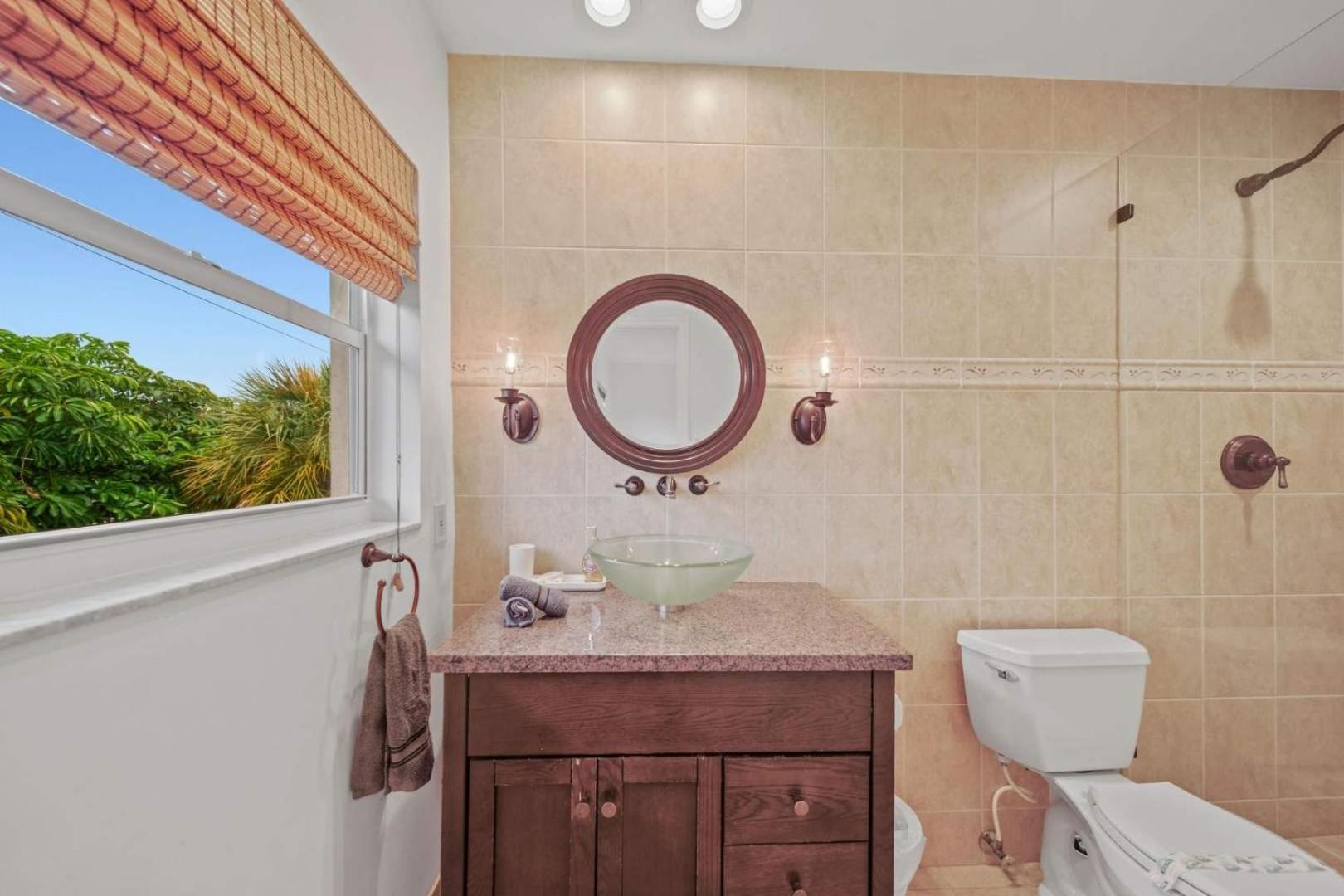 Luxe 2br Escape Lauderdale Apartment