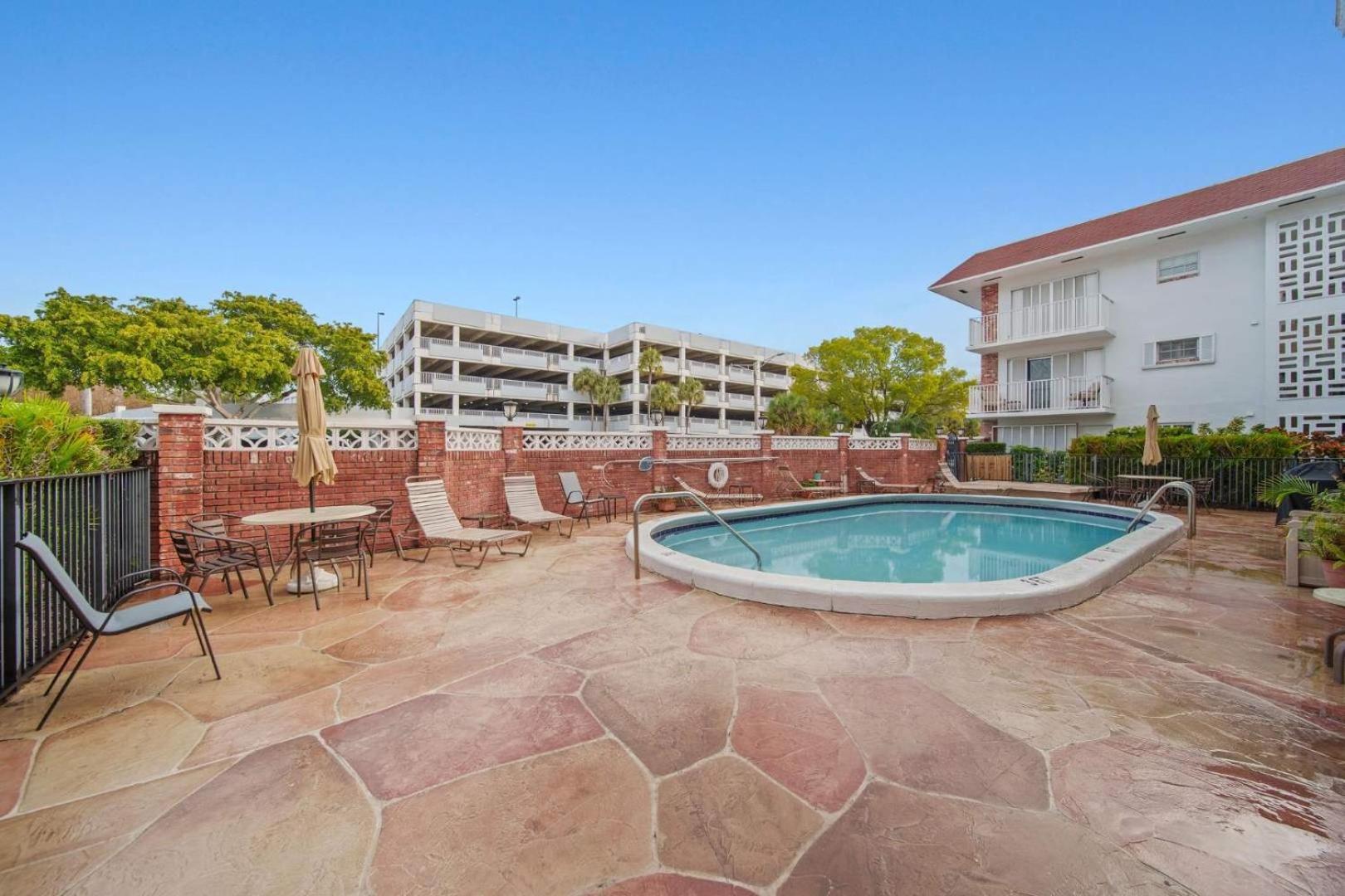 Luxe 2br Escape Lauderdale Apartment *