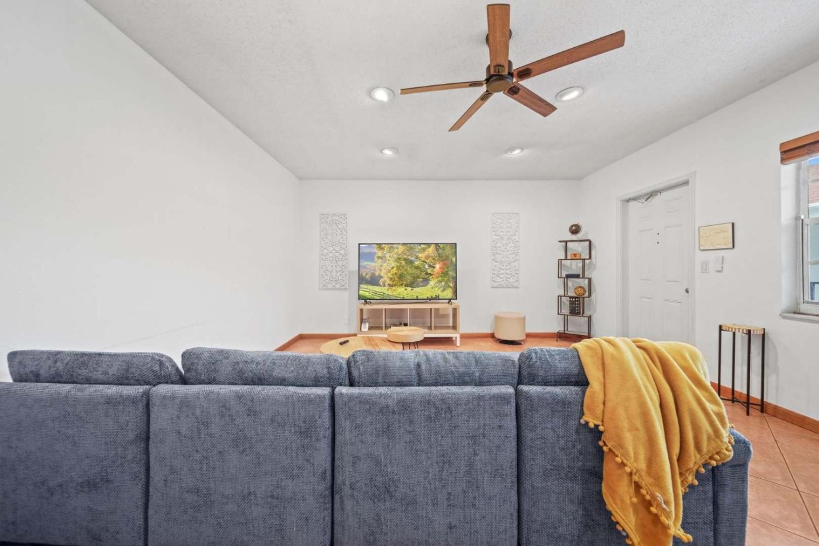 Luxe 2br Escape Lauderdale Apartment Fort Lauderdale