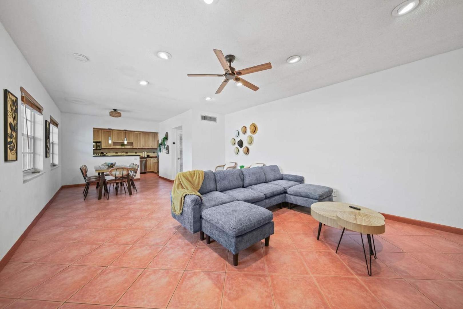 Luxe 2br Escape Lauderdale Apartment *