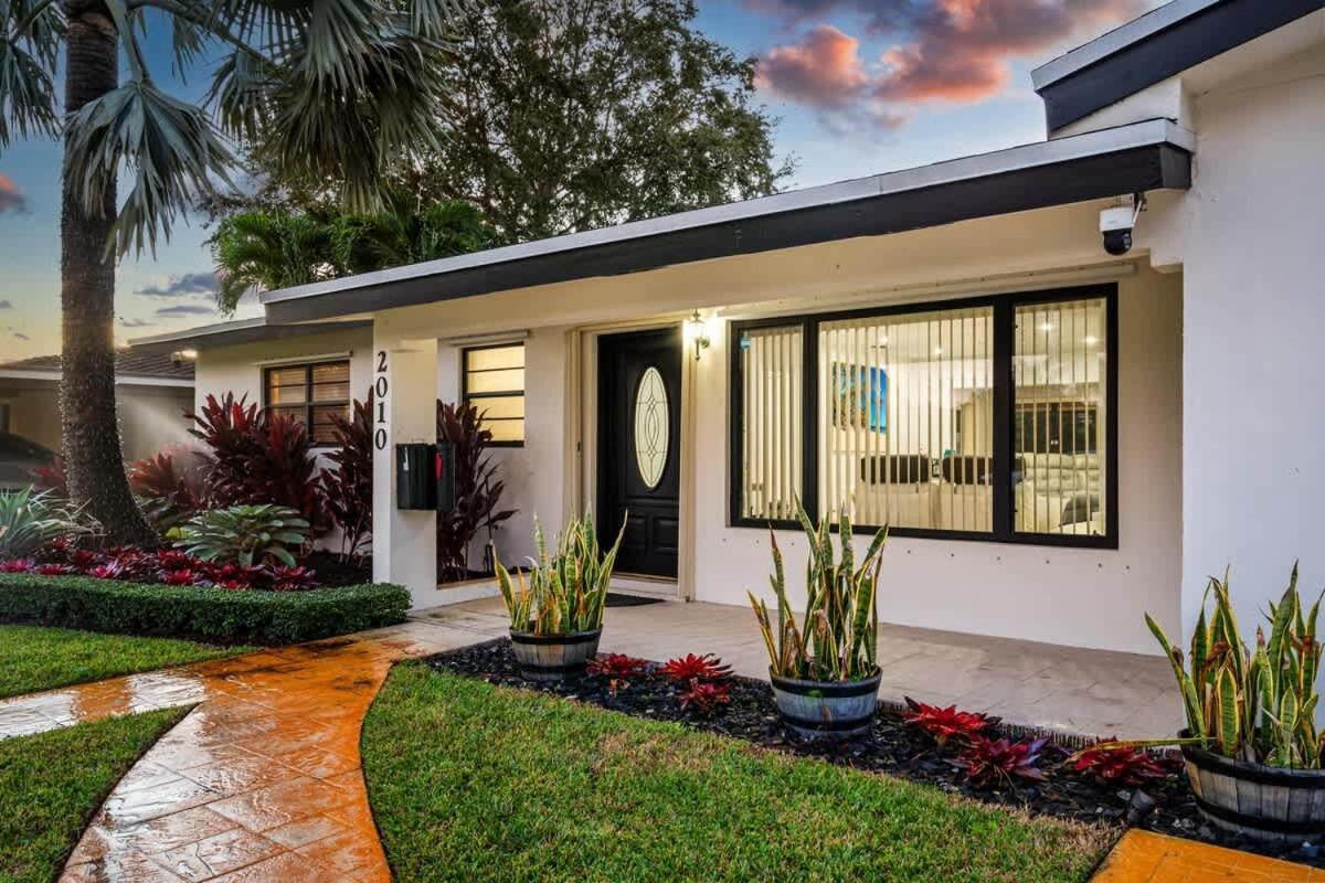 Tropical Getaway - Heated Pool & Patio Retreat Fort Lauderdale