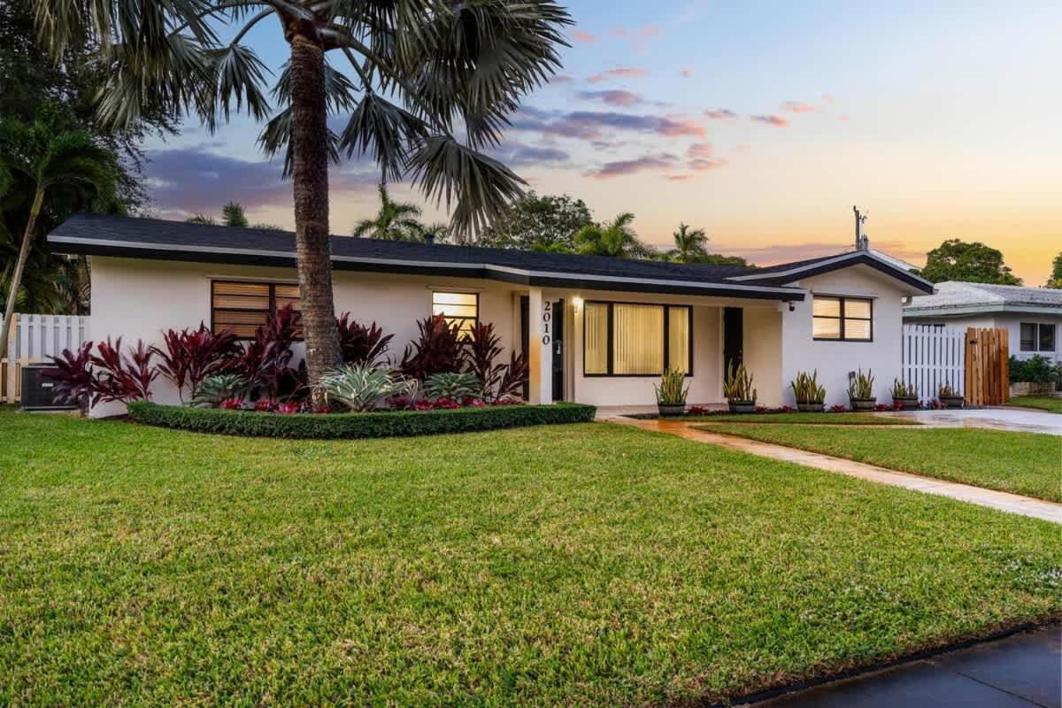 Holiday home Tropical Getaway - Heated Pool & Patio Retreat