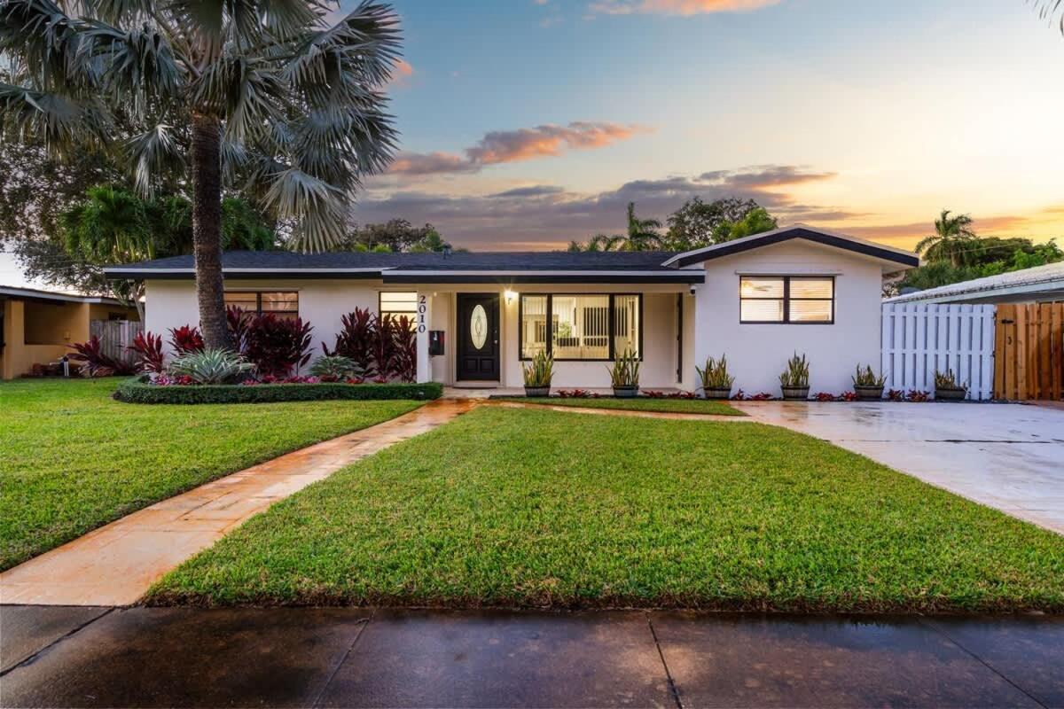 Tropical Getaway - Heated Pool & Patio Retreat Holiday home Fort Lauderdale