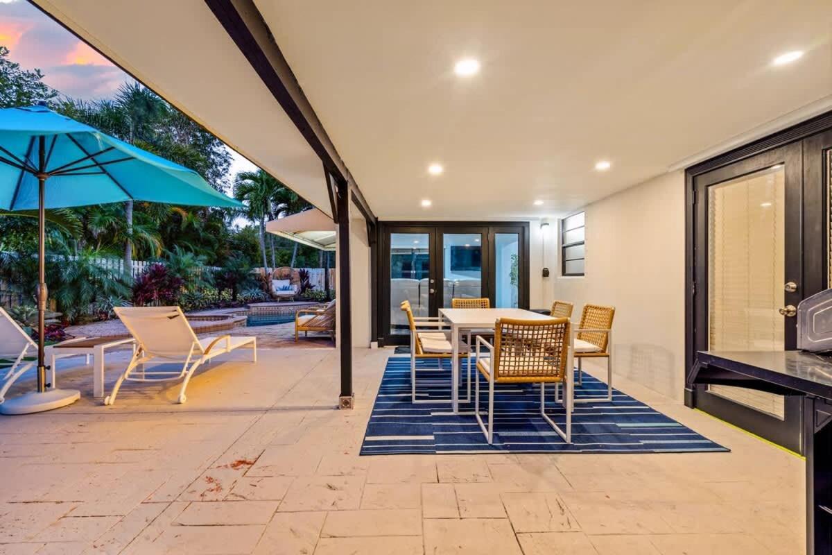 Tropical Getaway - Heated Pool & Patio Retreat