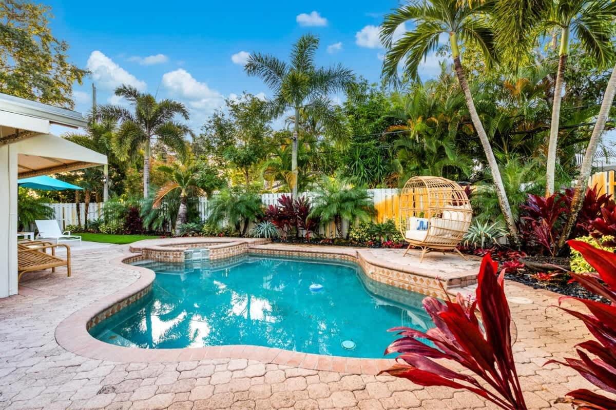 Tropical Getaway - Heated Pool & Patio Retreat