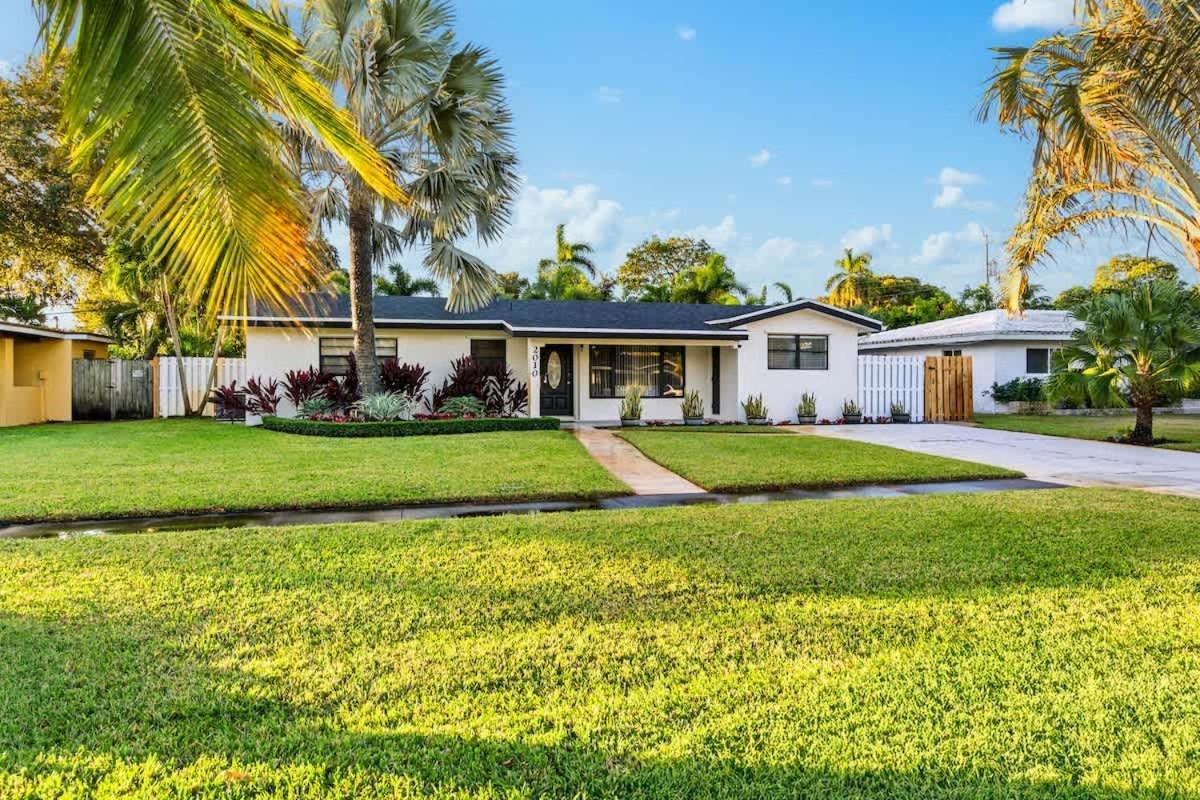 Tropical Getaway - Heated Pool & Patio Retreat Holiday home Fort Lauderdale