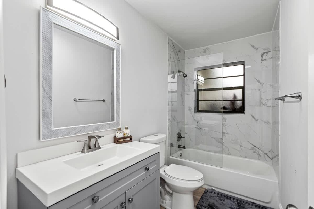 Tropical Getaway - Heated Pool & Patio Retreat Holiday home Fort Lauderdale