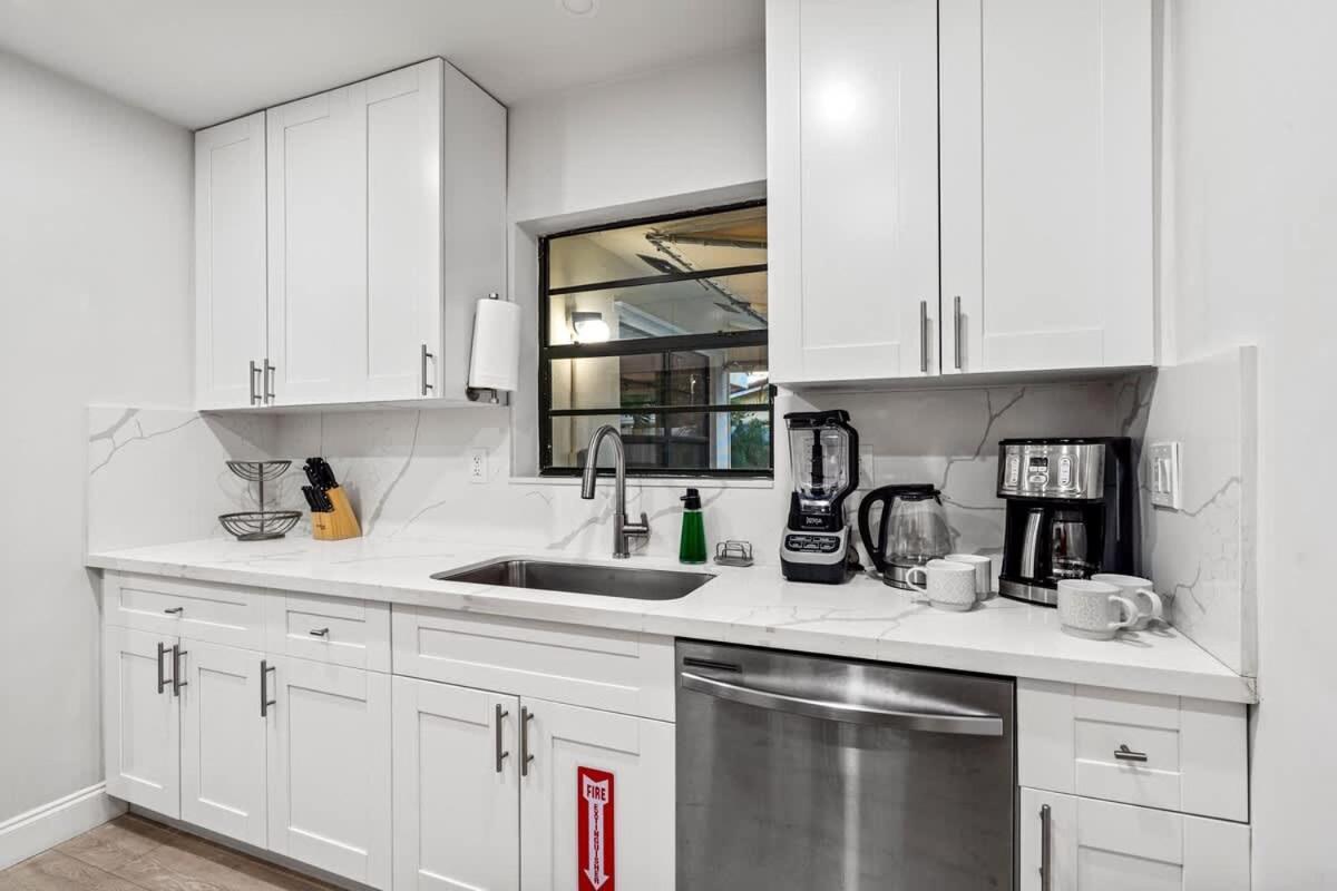 Tropical Getaway - Heated Pool & Patio Retreat Fort Lauderdale