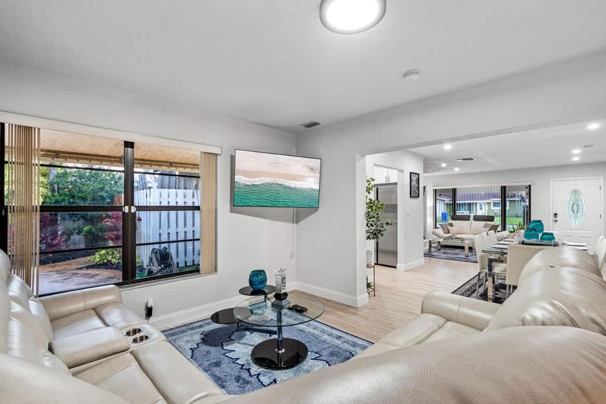 Tropical Getaway - Heated Pool & Patio Retreat Fort Lauderdale