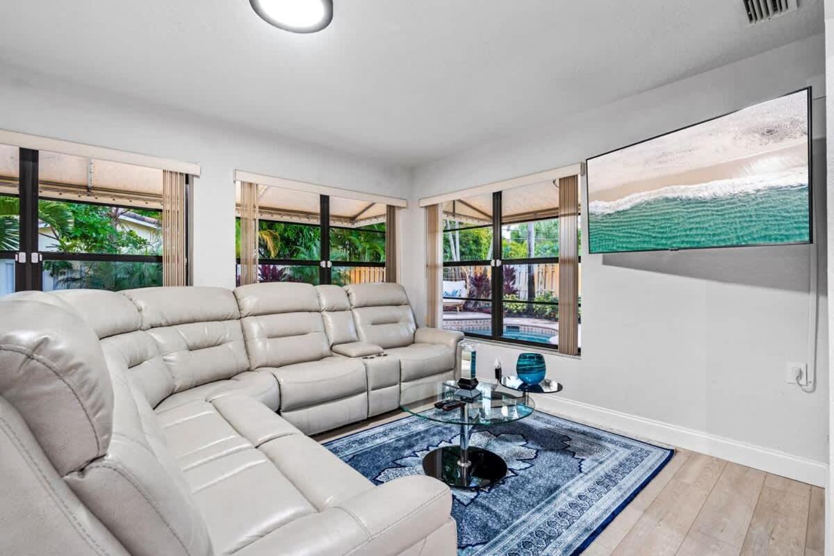 Tropical Getaway - Heated Pool & Patio Retreat Holiday home *