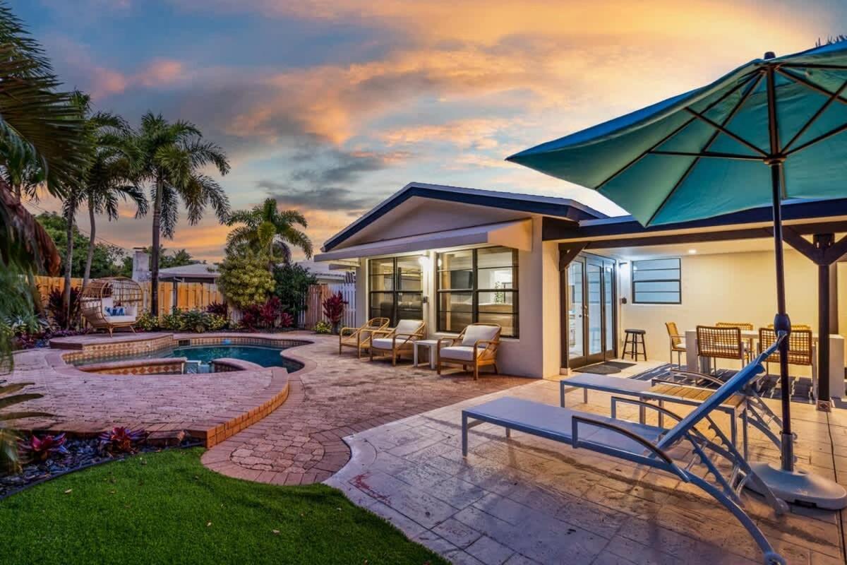 Tropical Getaway - Heated Pool & Patio Retreat Holiday home