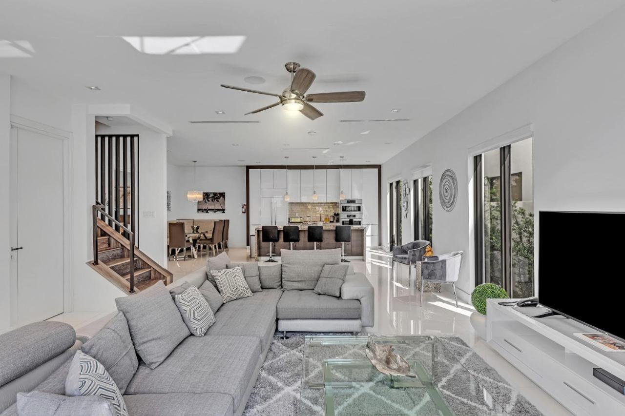 Olas Modern Masterpiece