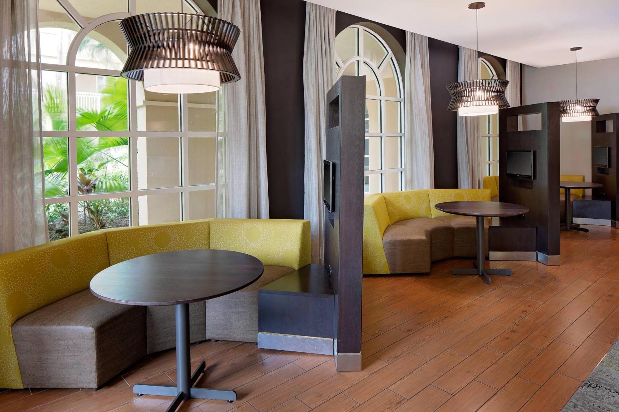 Courtyard By Marriott Lauderdale North/cypress Creek Hotel Fort Lauderdale