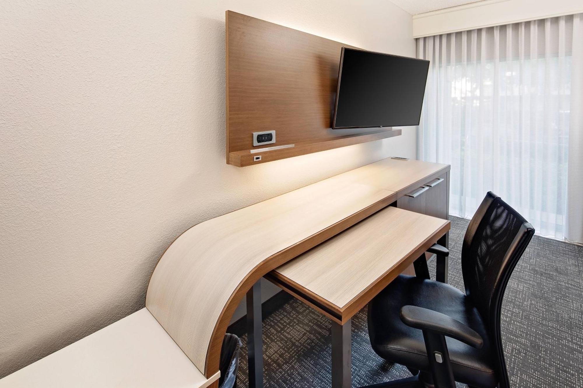 Courtyard By Marriott Lauderdale North/cypress Creek Hotel