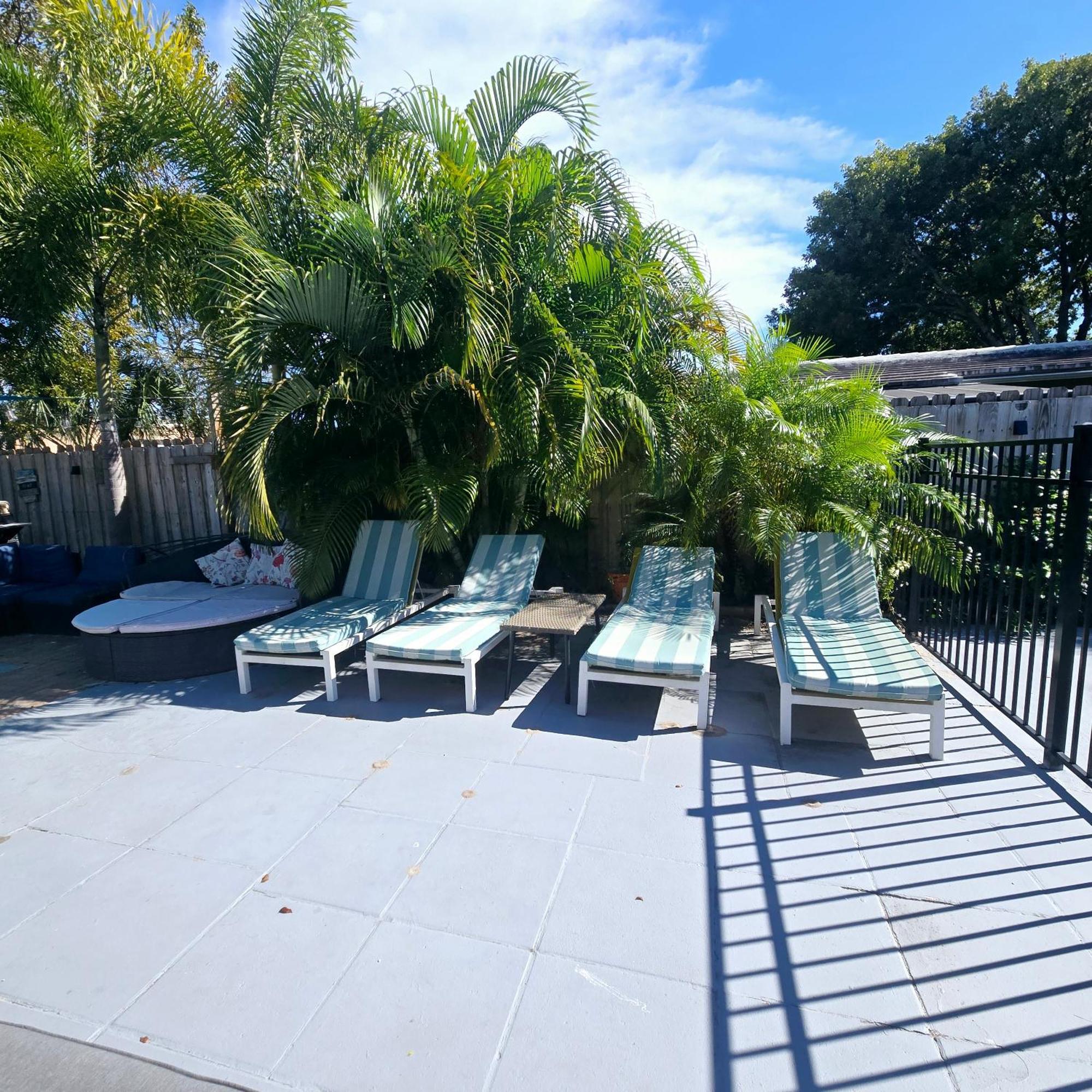 Apartment Coastal Haven: Family-friendly House With Pool Near Beaches *