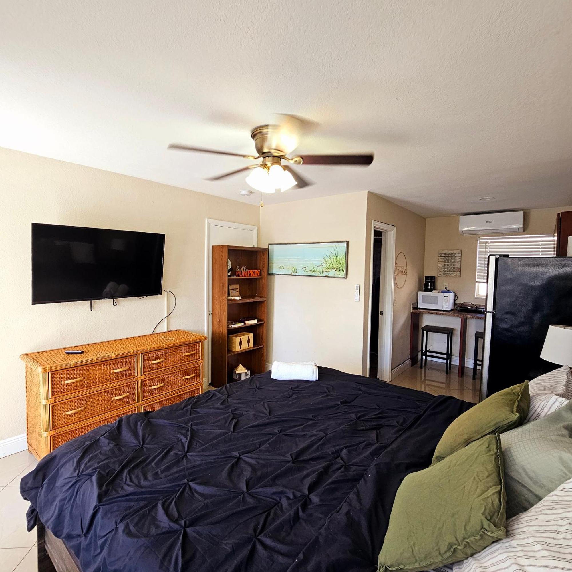 Coastal Haven: Family-friendly House With Pool Near Beaches