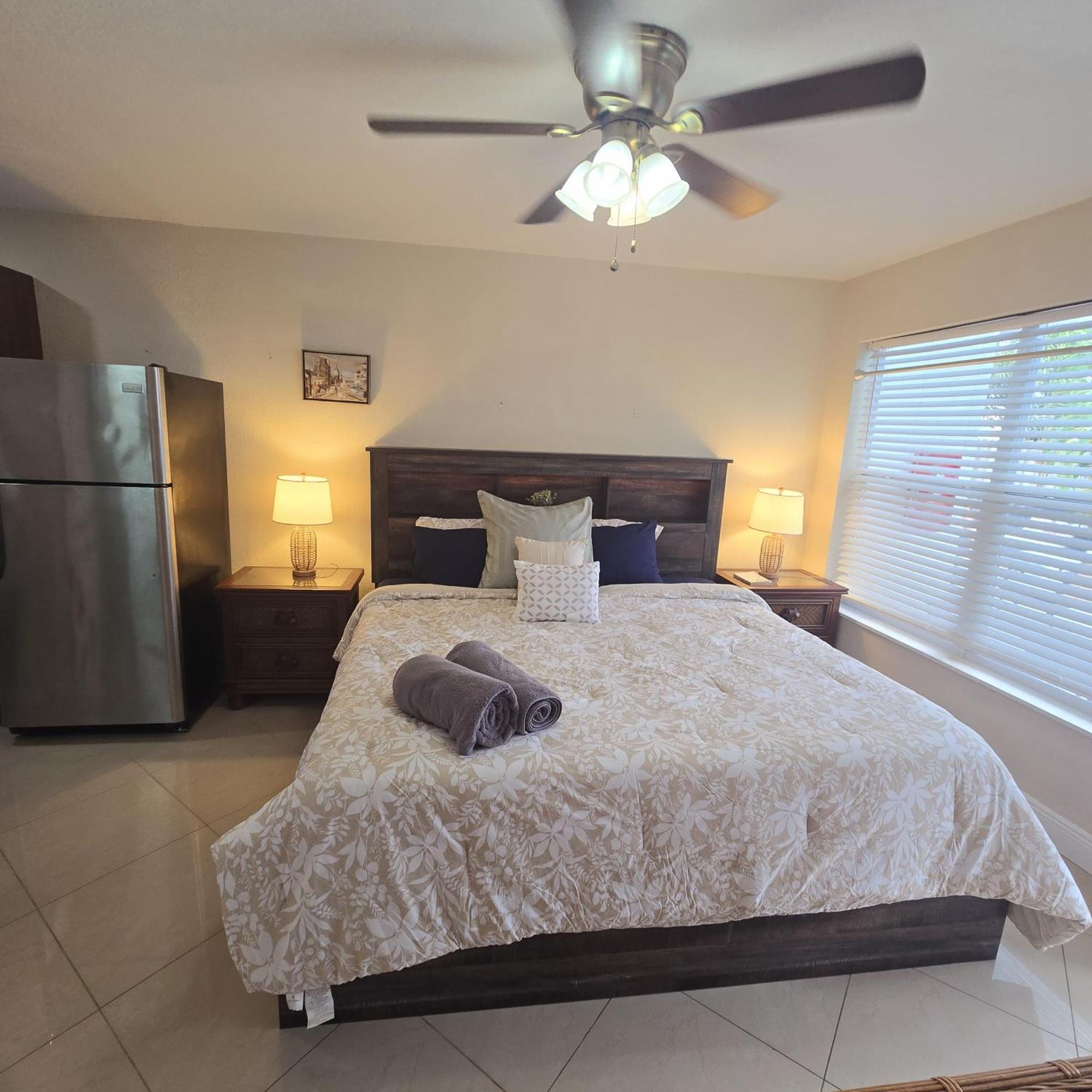 Coastal Haven: Family-friendly House With Pool Near Beaches Apartment
