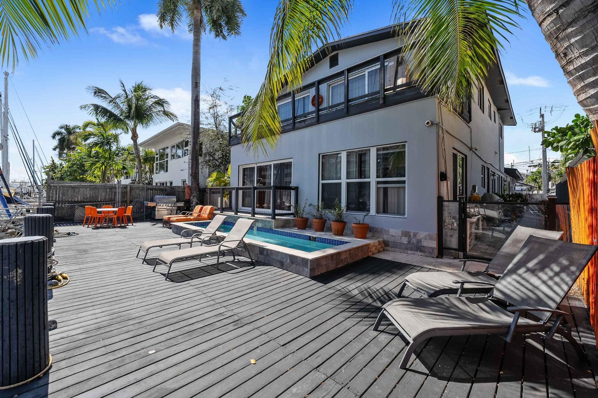 320-1 Olas Boulevard Apartment *