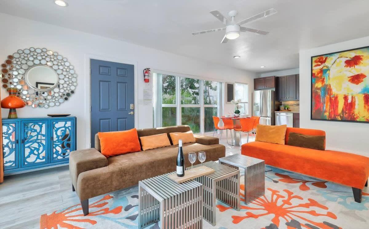 Apartment Orange Dream On The Water