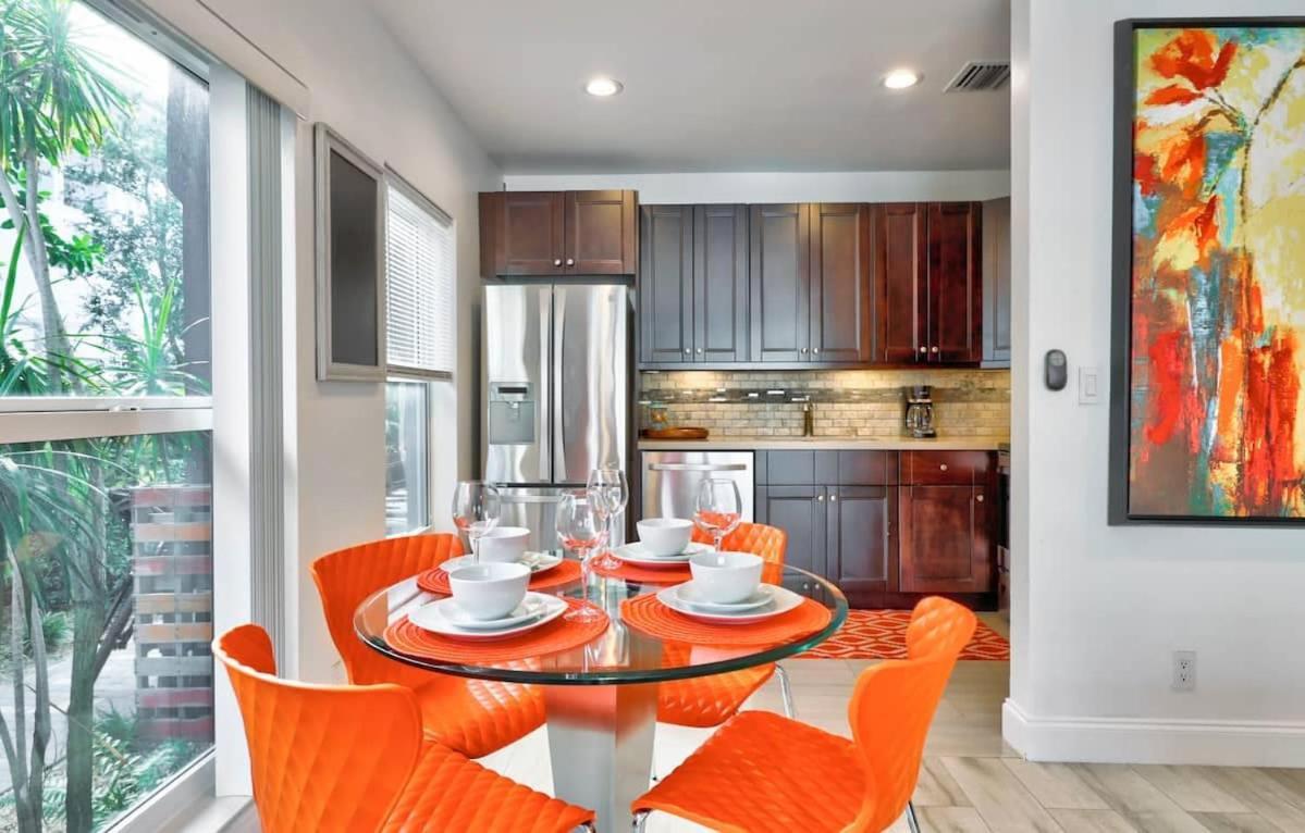 Apartment Orange Dream On The Water