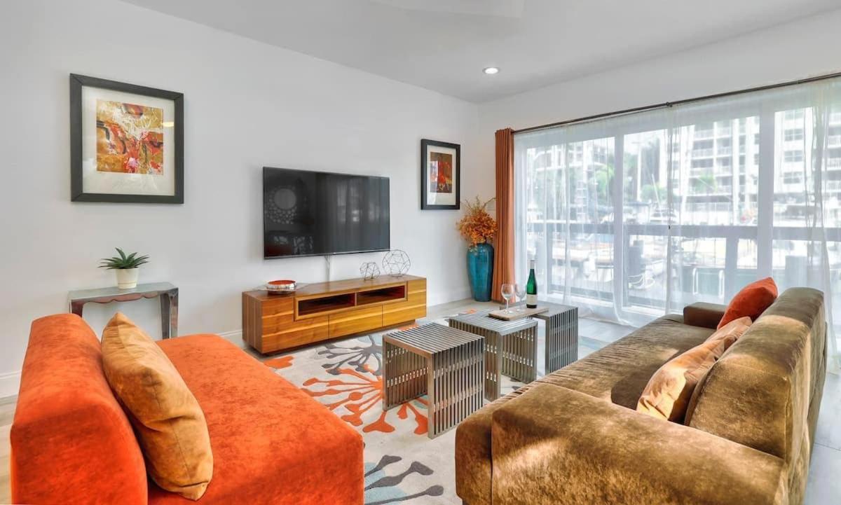 Orange Dream On The Water Apartment *