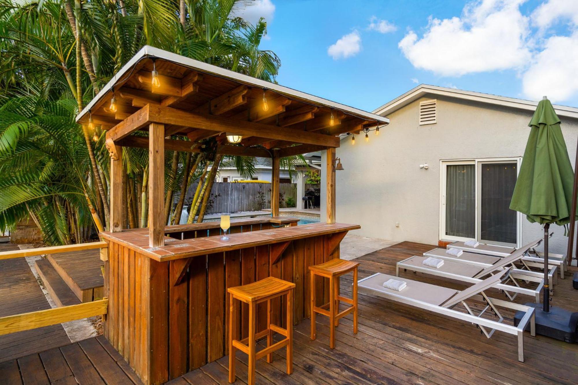 Waterfront House - Solar Heated Pool, Arcade Games *