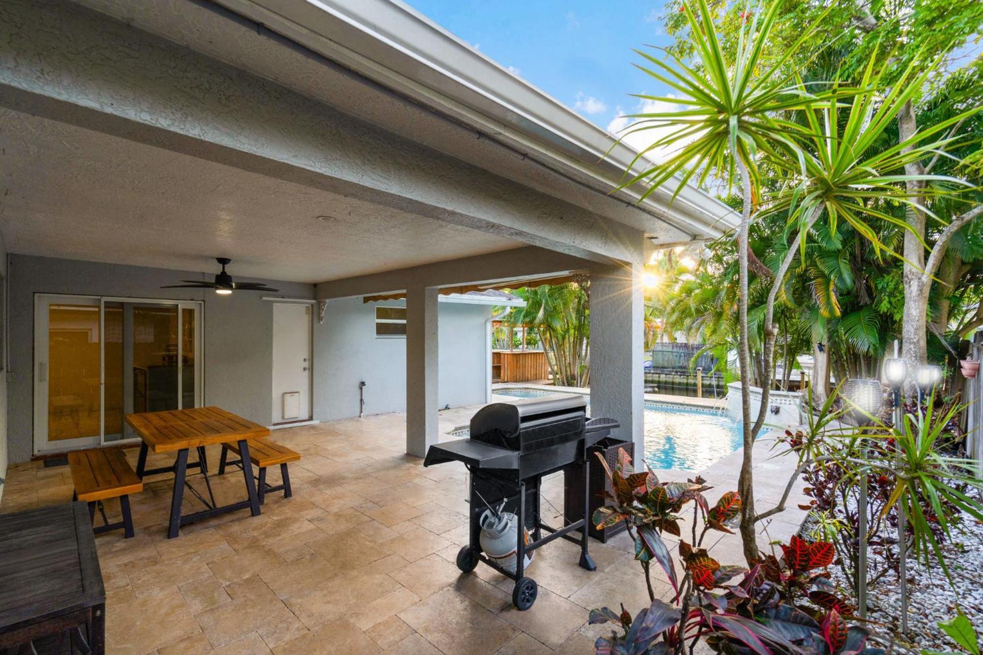 Waterfront House - Solar Heated Pool, Arcade Games