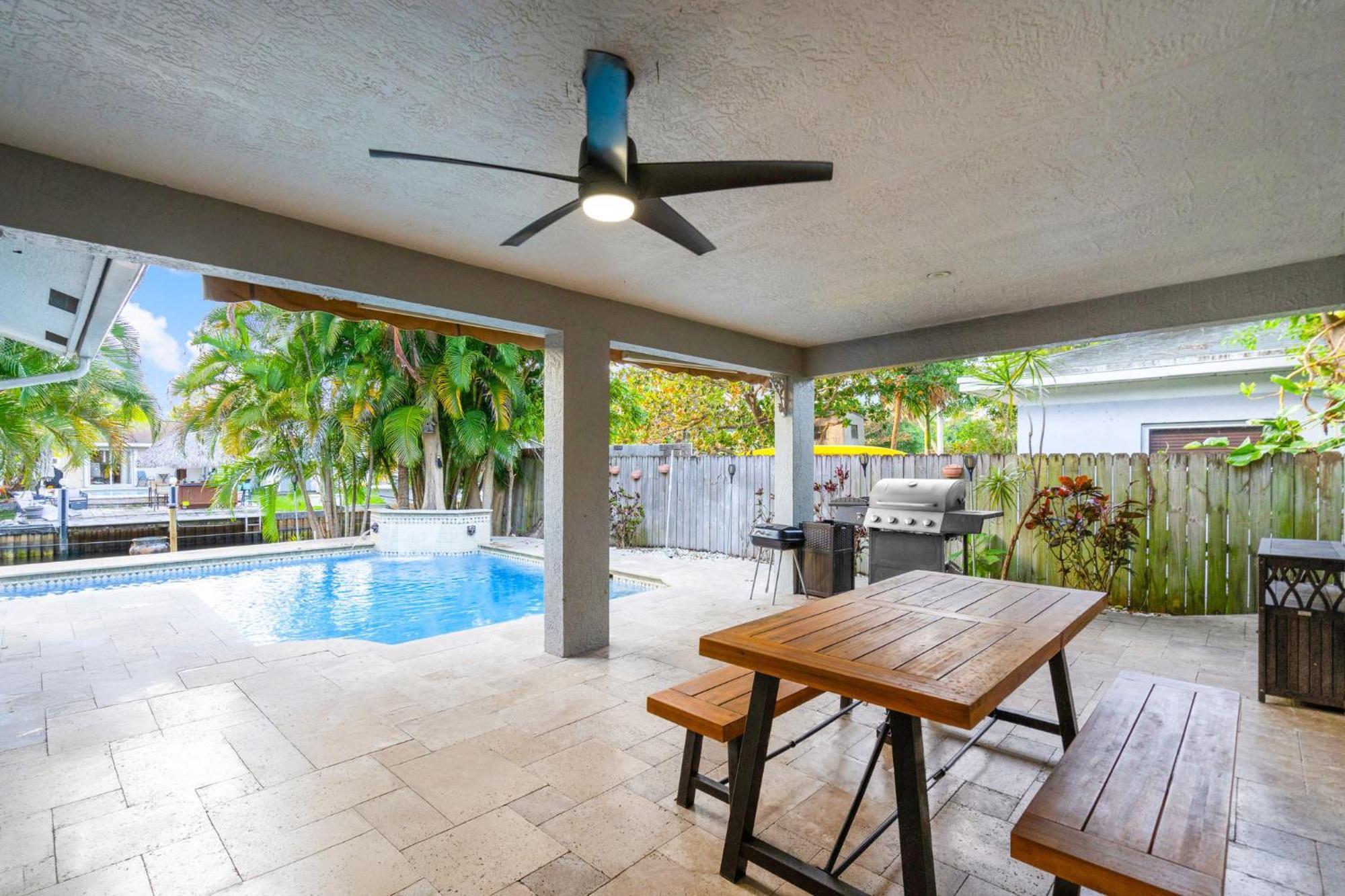 Holiday home Waterfront House - Solar Heated Pool, Arcade Games *