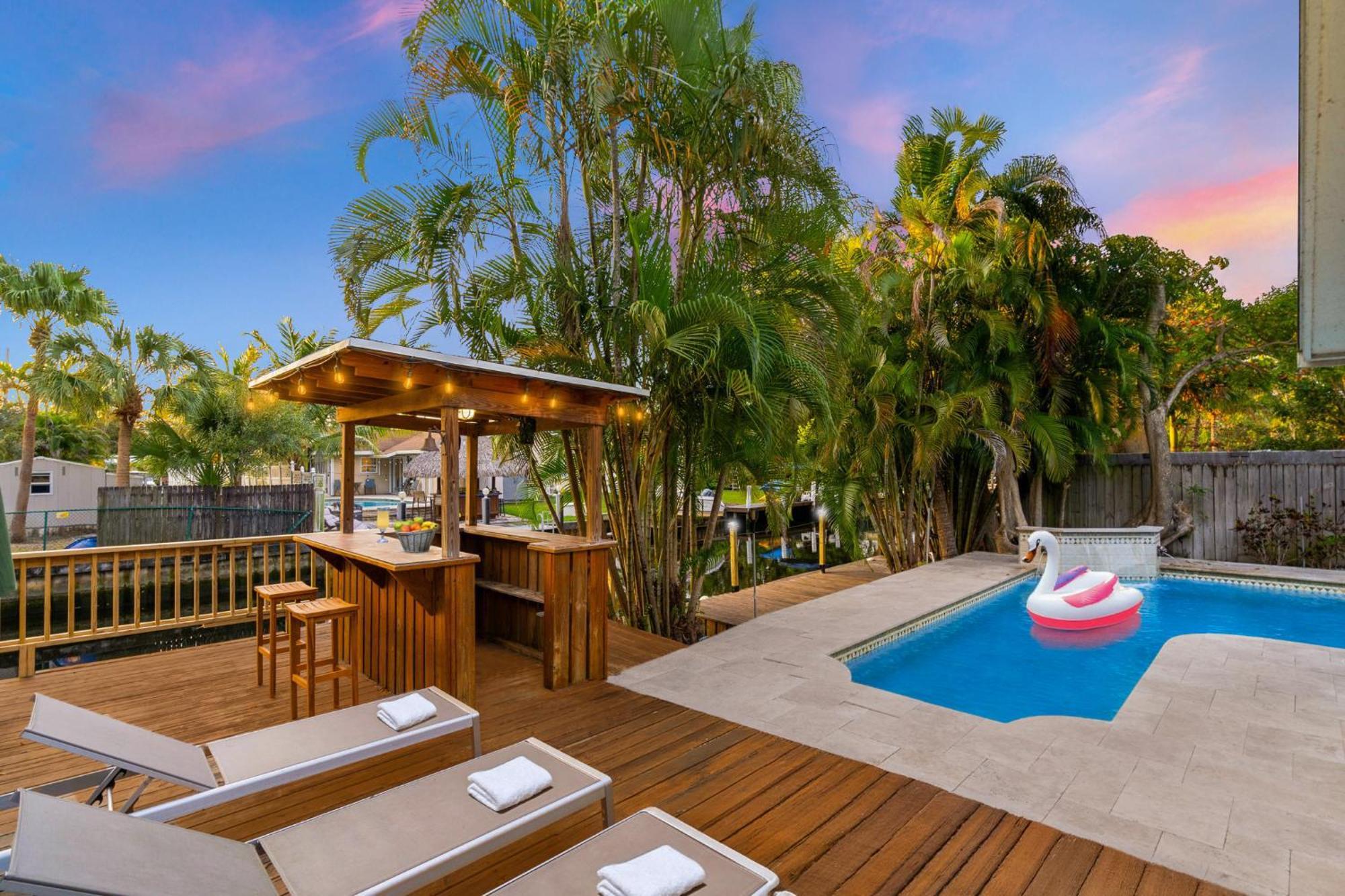 Waterfront House - Solar Heated Pool, Arcade Games
