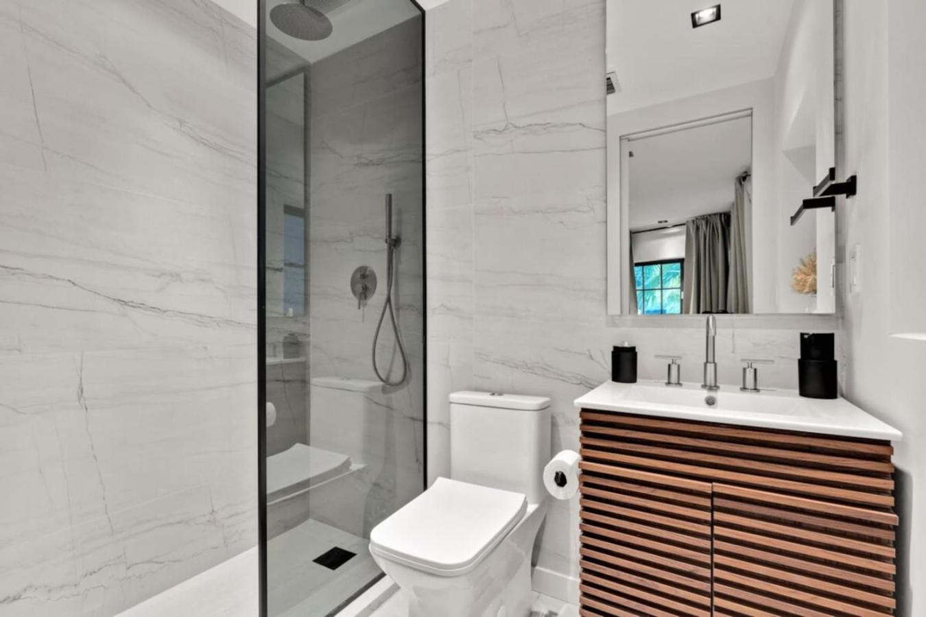 2500, Waterfront, Pool And Gym, Cinema, Wifi Fort Lauderdale