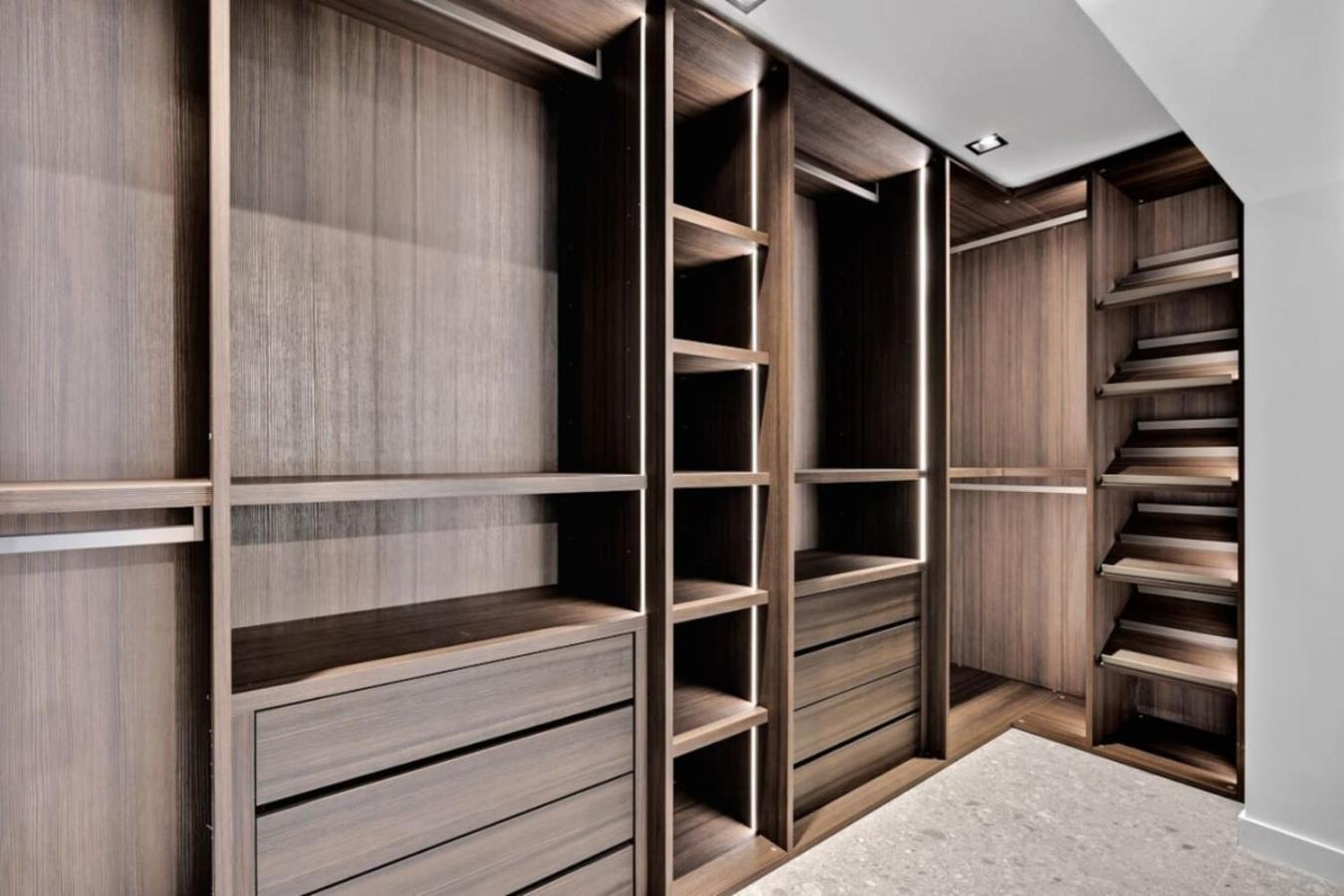 2500, Waterfront, Pool And Gym, Cinema, Wifi *