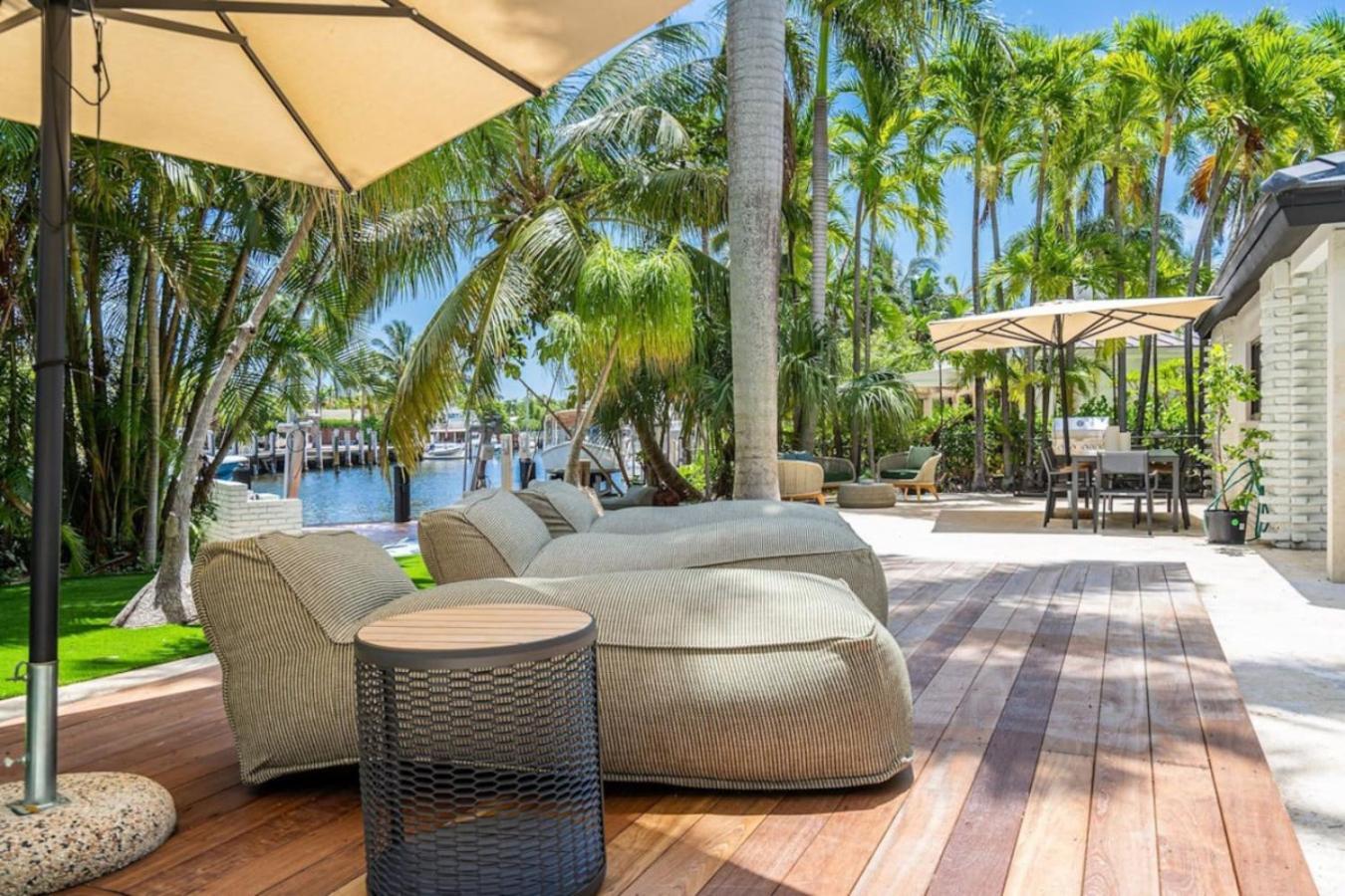 Holiday home 2500, Waterfront, Pool And Gym, Cinema, Wifi *