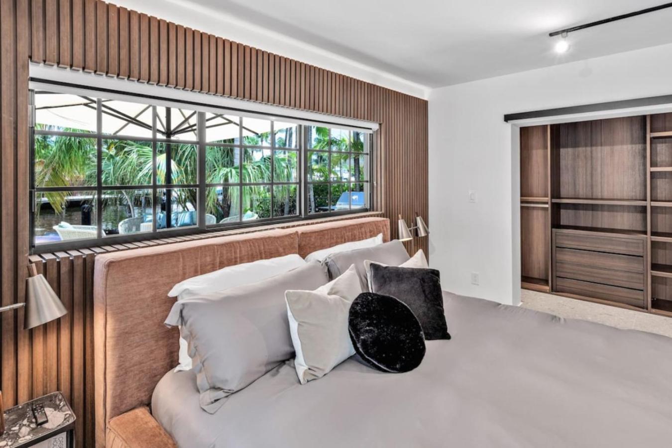 2500, Waterfront, Pool And Gym, Cinema, Wifi Fort Lauderdale