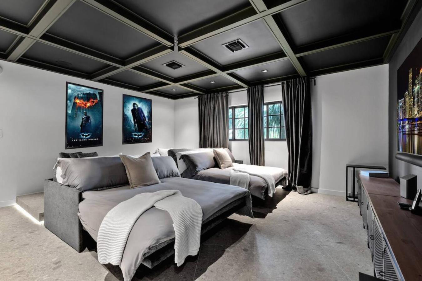 2500, Waterfront, Pool And Gym, Cinema, Wifi