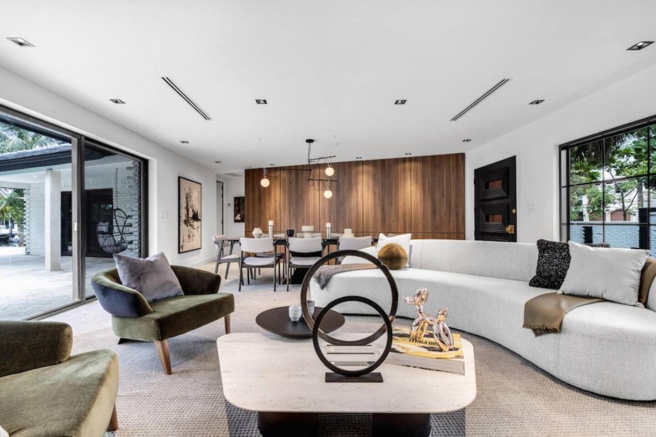 2500, Waterfront, Pool And Gym, Cinema, Wifi *