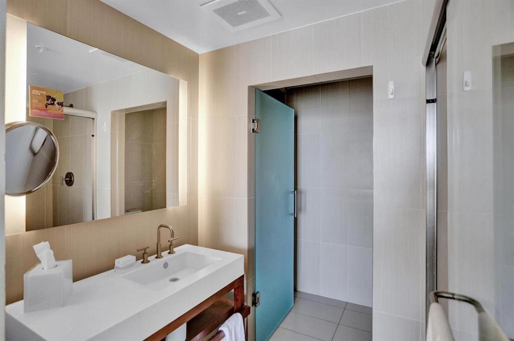 Aparthotel Luxury Beachfront Two Bedroom - W Residences Fort Lauderdale
