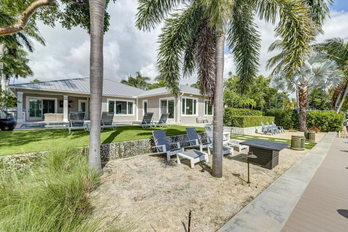 Waterfront Heated Pool Dock Kayaks Bikes Holiday home