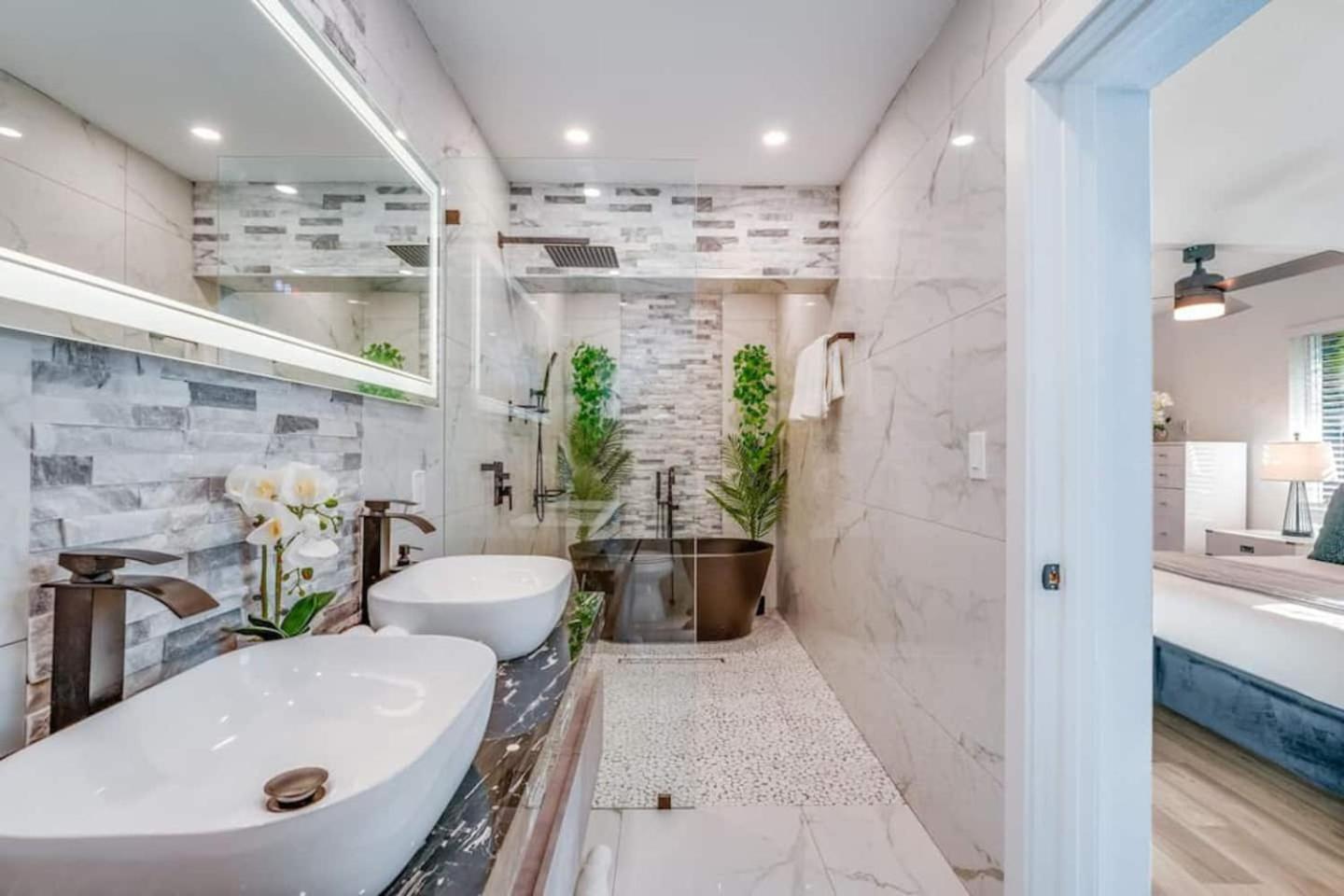 Villa Fox Private Resort-heated Pool, Spa-downtown&beach *