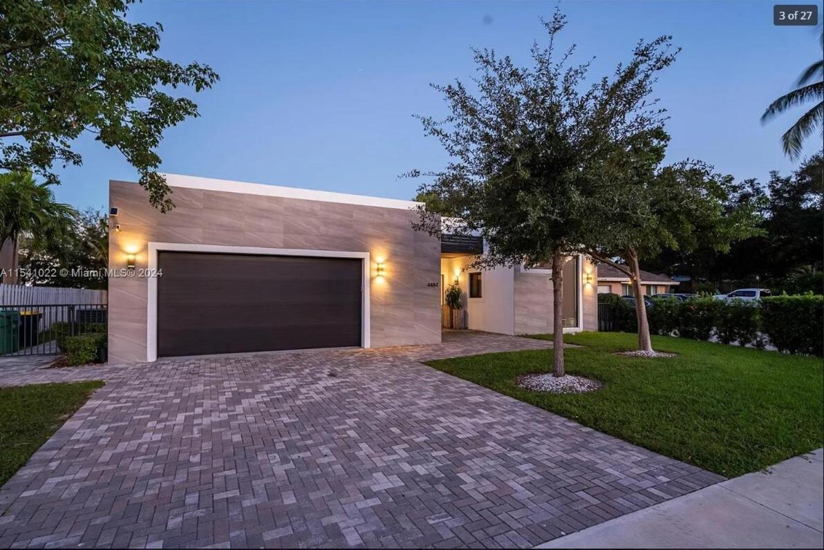 Glamorous Waterfront Canal With Pvt Dock And Pool Fort Lauderdale