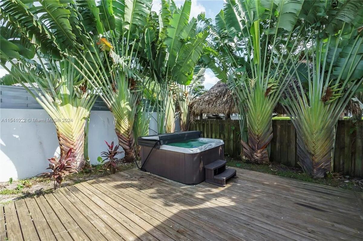 Glamorous Waterfront Canal With Pvt Dock And Pool Fort Lauderdale