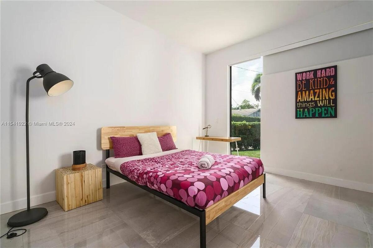 Glamorous Waterfront Canal With Pvt Dock And Pool Fort Lauderdale