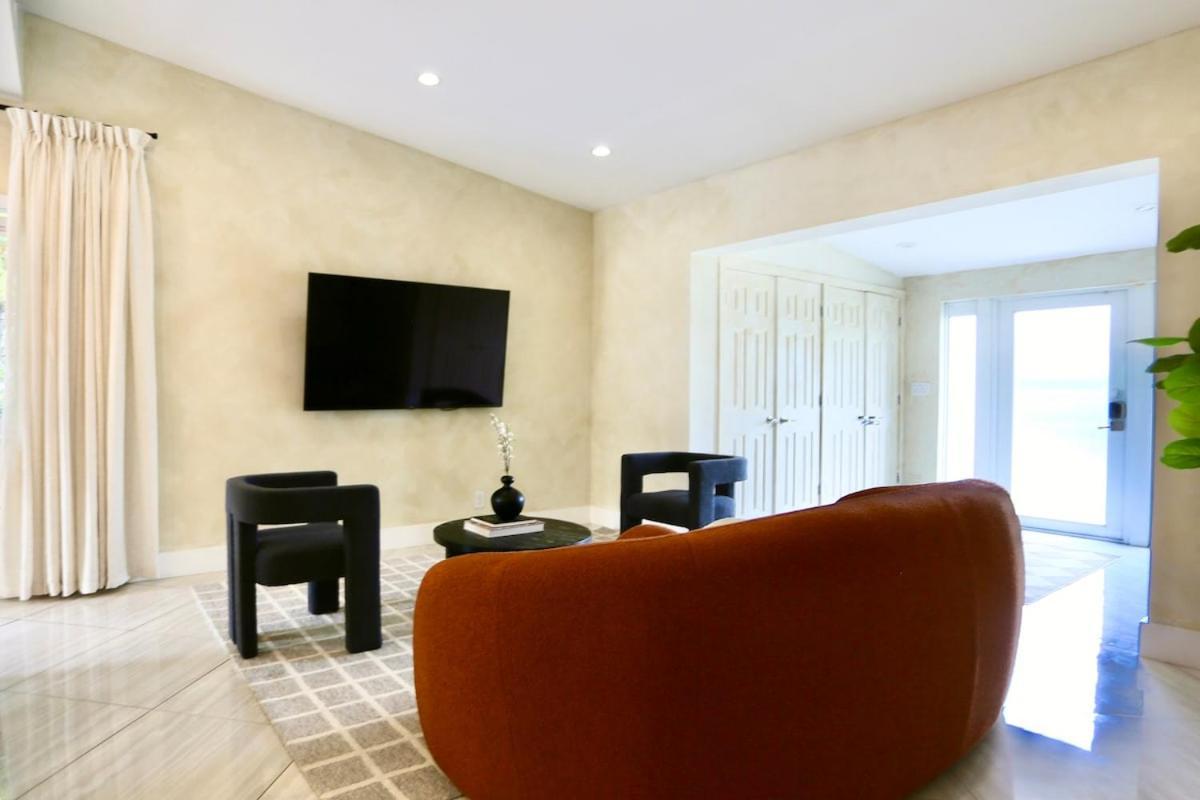 Villa Designer With Heated Pool, Hot Tub, Close To The
