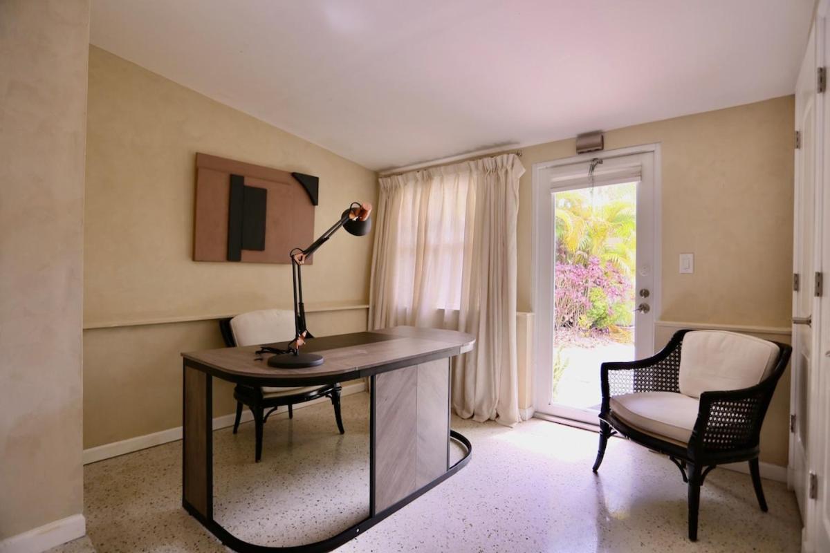 Designer With Heated Pool, Hot Tub, Close To The Villa